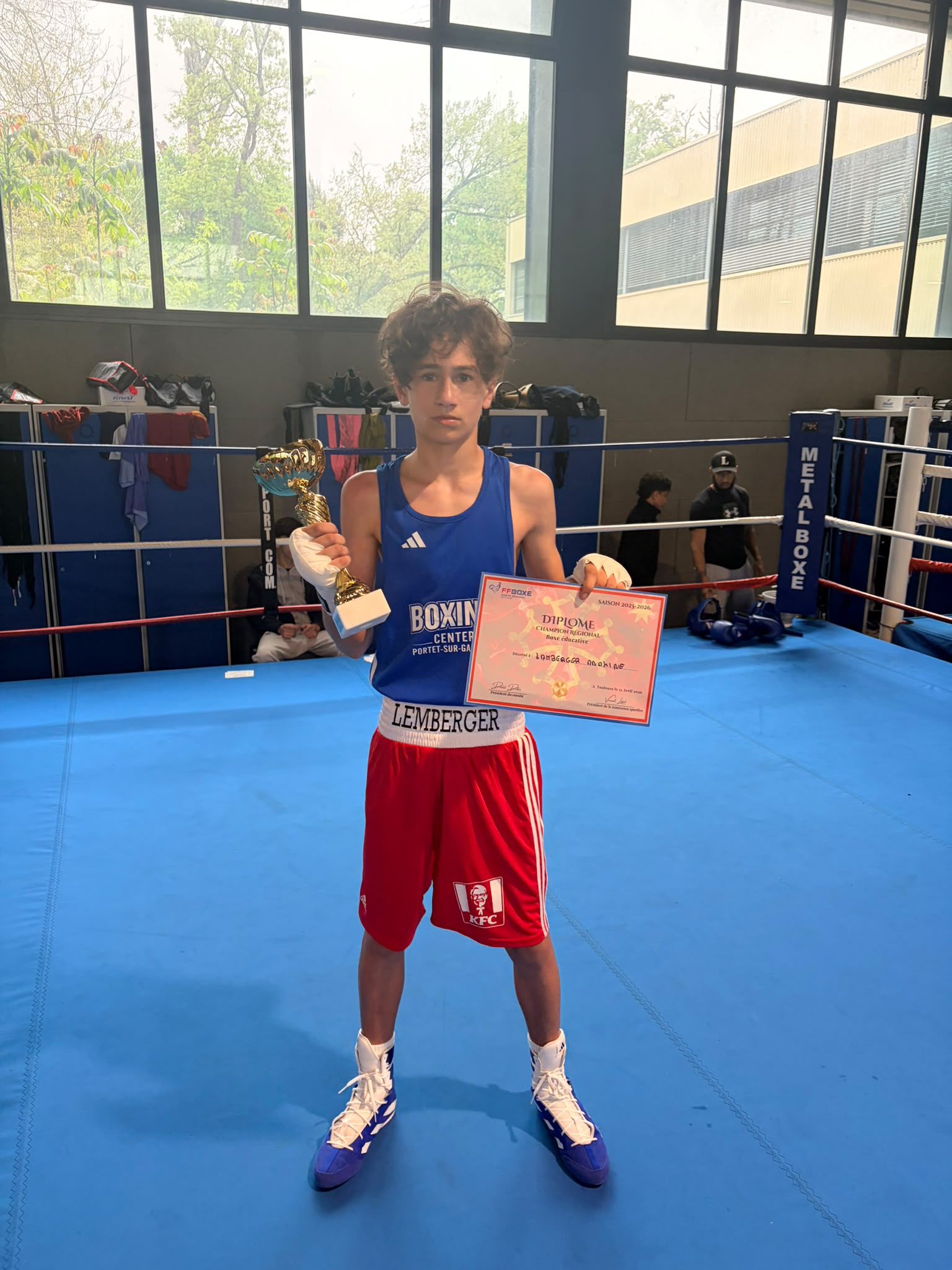 Anakine Lemberger, trophée et diplôme de champion régional de boxe éducative